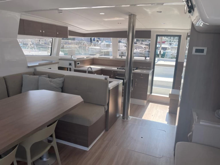 Pronájem Katamarán Bali s licencí