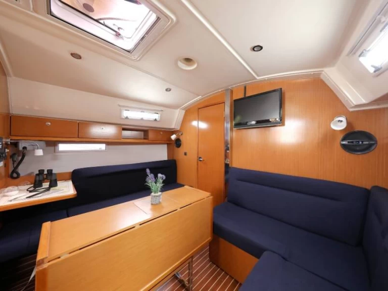 Pronájem jachty v Baška Voda -Bavaria Cruiser 36 na Samboatu