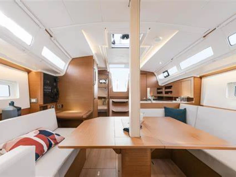 Jeanneau Sun Odyssey 380 jednotlivci a charterové společnosti v Palma de Mallorca