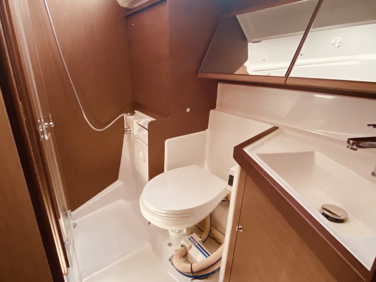 Pronájem Plachetnice Bénéteau s licencí