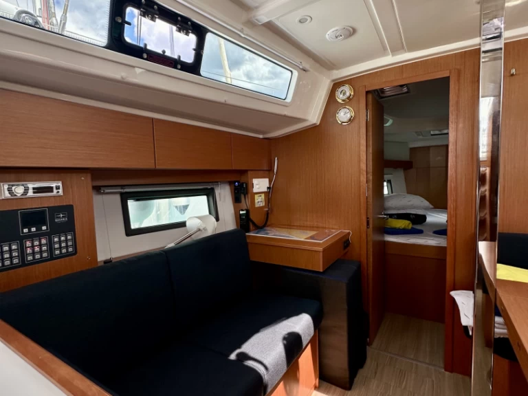 Pronajmout Plachetnice se skipperem či ne Bavaria v Trogir