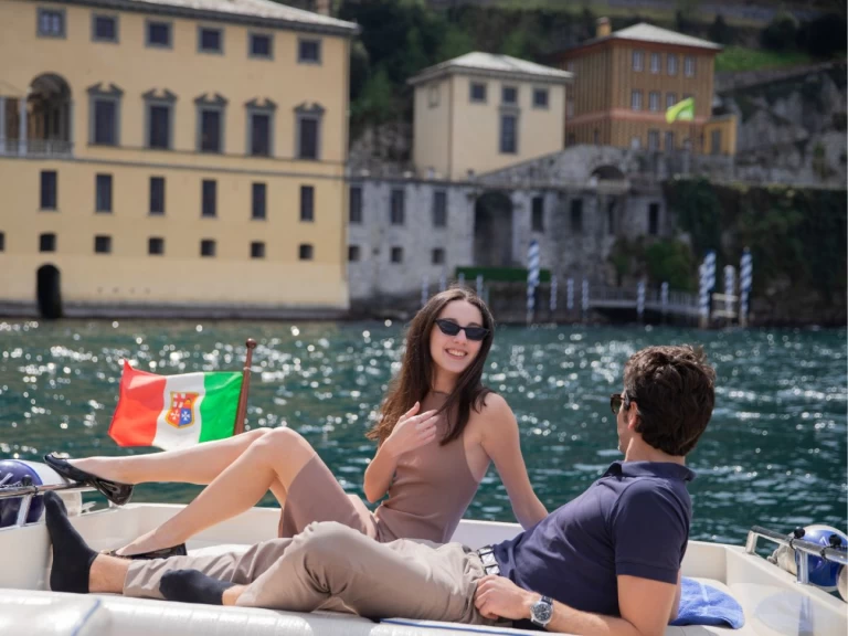 Motorová loď k pronájmu v Bellagio za nejlepší cenu