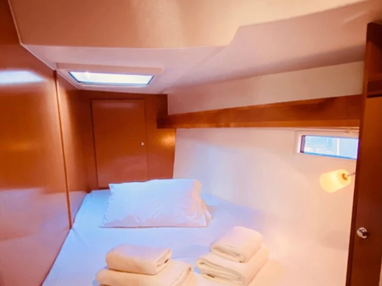 Pronajmout Plachetnice se skipperem či ne Bavaria v Kavála