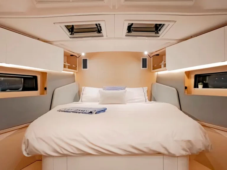 Pronájem lodi Piraeus lákavé ceny Dufour 44