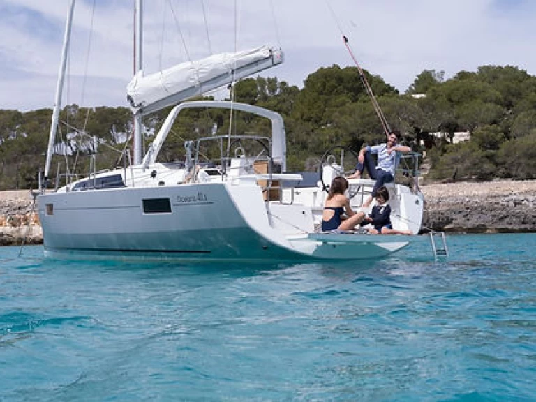 Pronajmout si Bénéteau Oceanis 41.1 v Port Grimaud