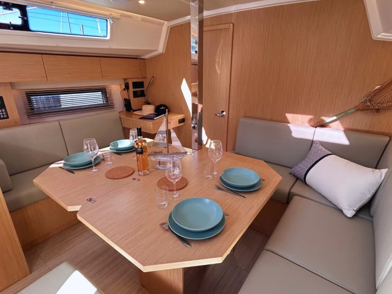 Bavaria Bavaria C42 jednotlivci a charterové společnosti v Port Grimaud