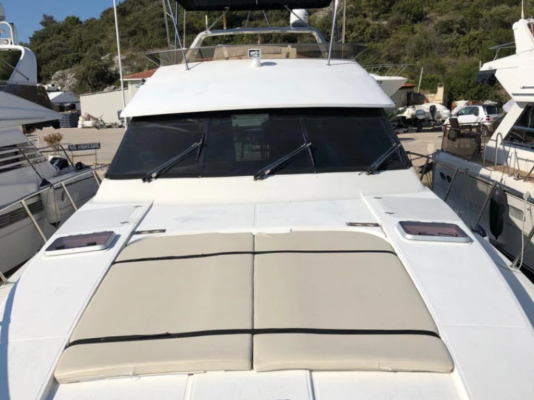 Yaretti Yaretti 1910 jednotlivci a charterové společnosti v Primošten 