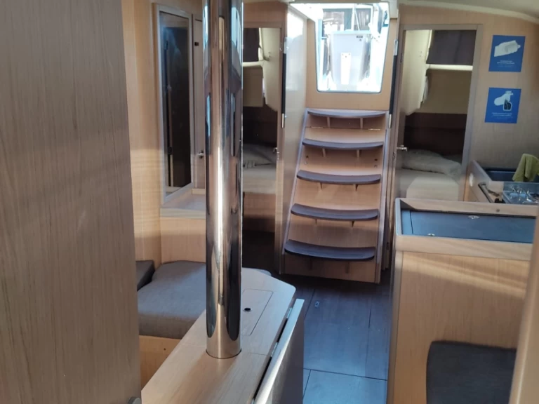 Pronajmout Plachetnice se skipperem či ne Bénéteau v Salerno