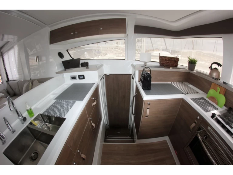 Pronajmout si Bali Bali 4.2 v Nikiána