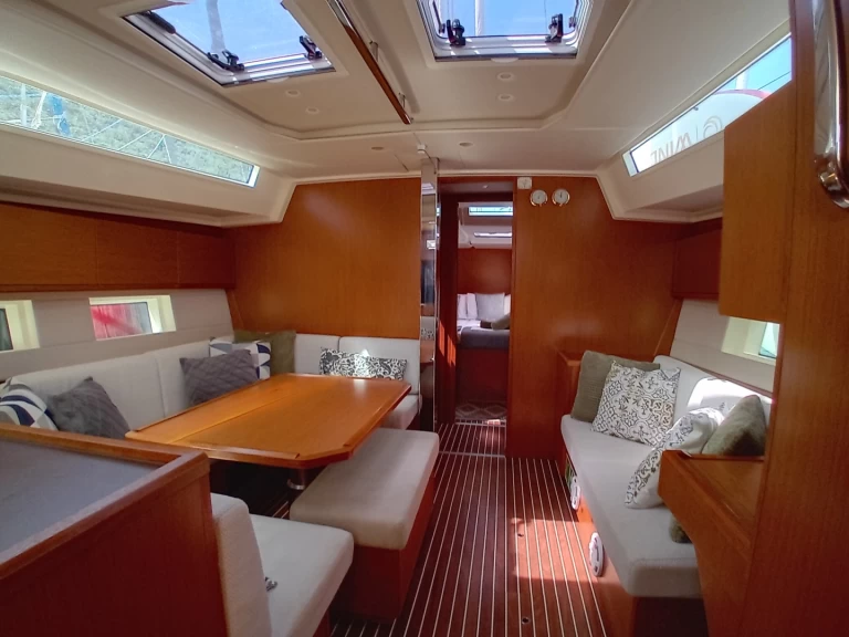 Bavaria Bavaria C45 Holiday jednotlivci a charterové společnosti v Vlycho