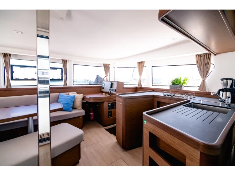 Pronájem lodi Lagoon Lagoon 42 v Toúrlos na Samboatu