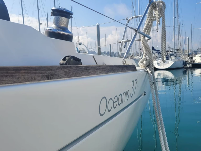 Pronajmout Plachetnice se skipperem či ne Bénéteau v Saint-Quay-Portrieux