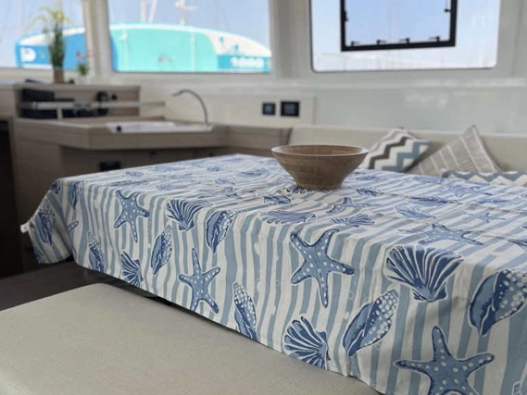 Lagoon Lagoon 46 jednotlivci a charterové společnosti v Alimos