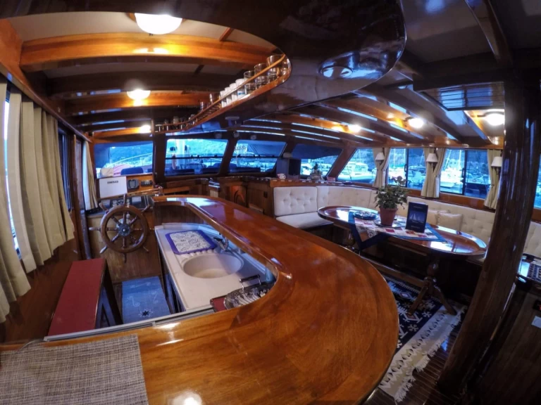 Pronajmout Plachetnice se skipperem či ne  v Milazzo