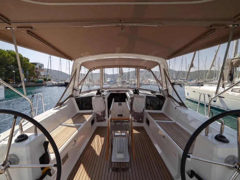 Pronajmout si Bénéteau Oceanis 41.1 v Orhaniye