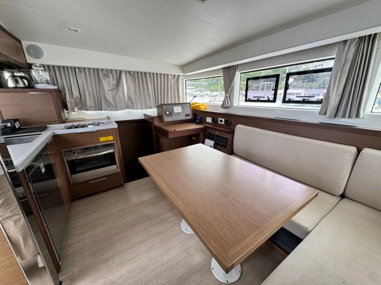 Pronájem jachty v Capo d'Orlando -Lagoon Lagoon 40 na Samboatu