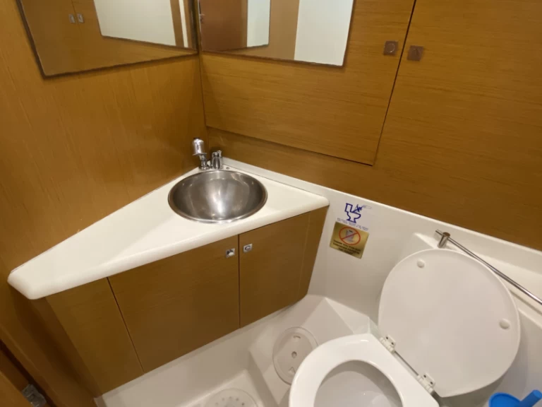 Pronajmout Plachetnice se skipperem či ne Jeanneau v Alimos