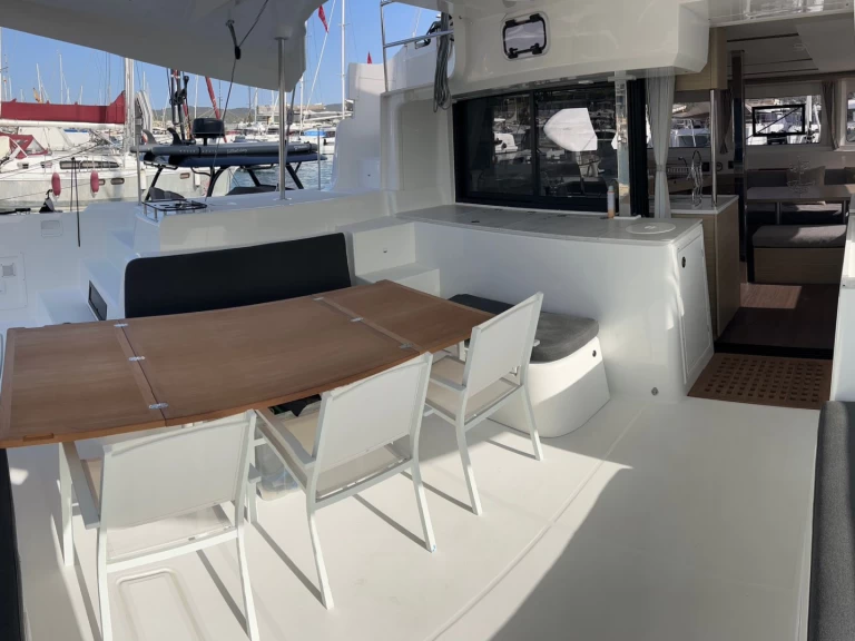 Pronajmout si Lagoon Lagoon 46 v Sant Antoni de Portmany