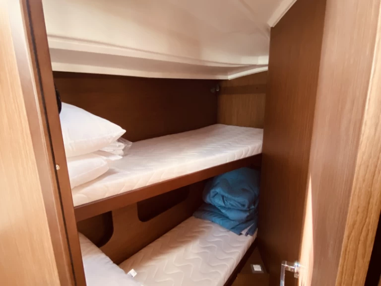 Pronajmout si Bénéteau Oceanis 40.1 v Lefkáda