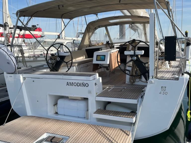 Pronajmout Plachetnice se skipperem či ne Dufour v Baiona