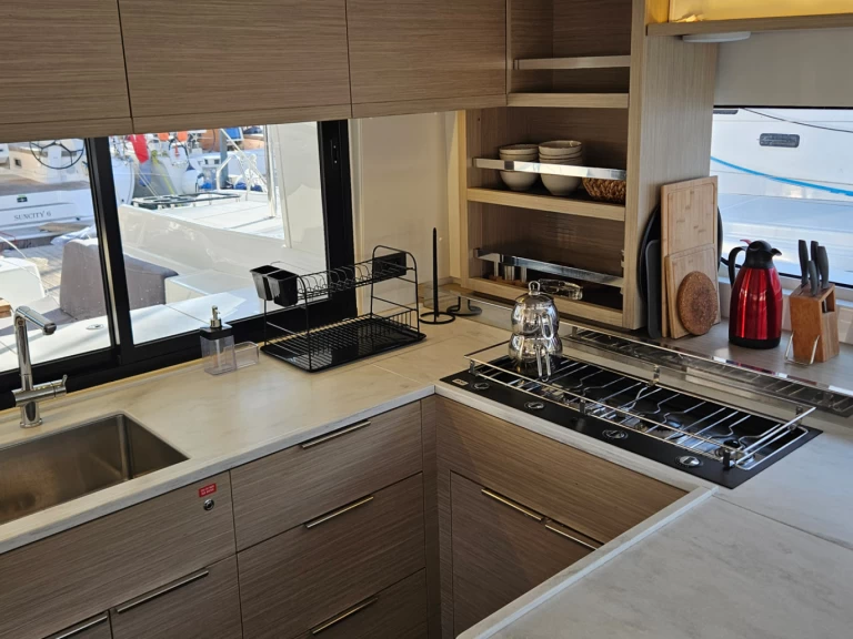 Pronájem Katamarán Lagoon s licencí