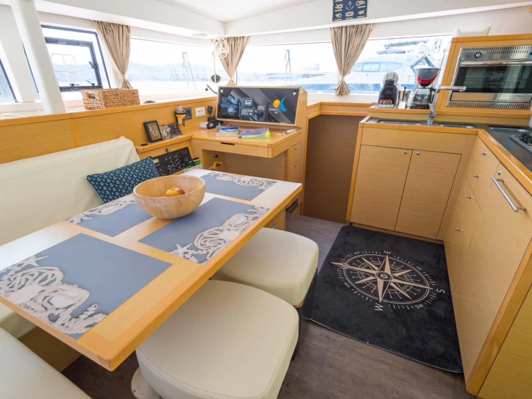 Pronájem Katamarán Lagoon s licencí