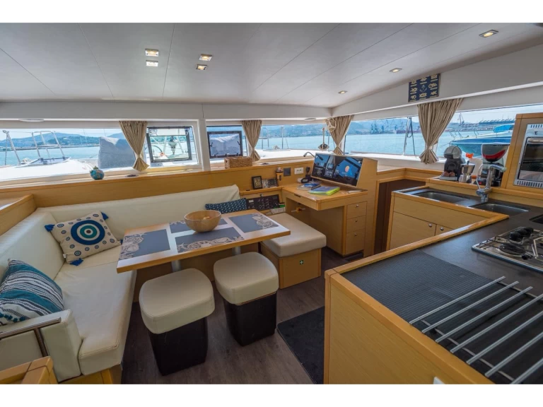 Katamarán k pronájmu v Volos za nejlepší cenu