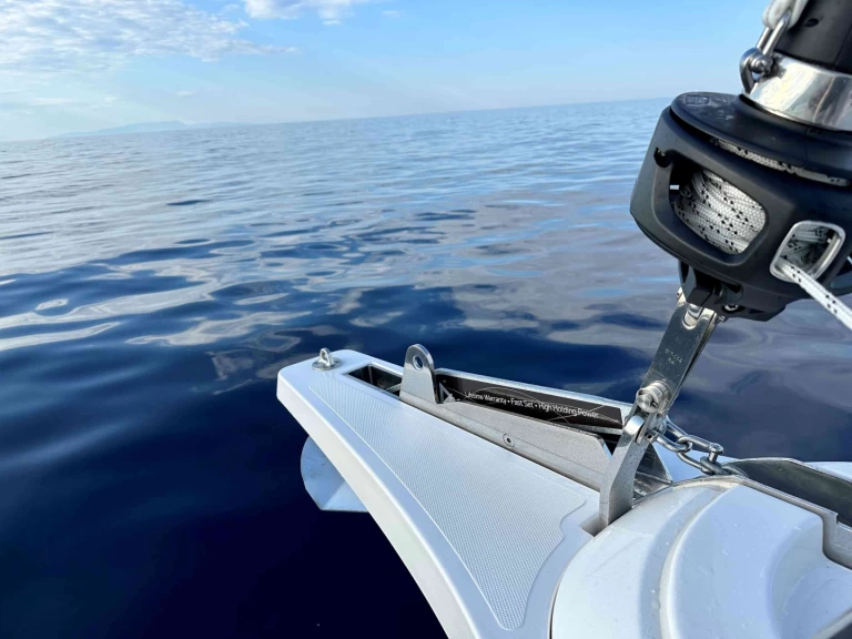 Pronájem lodi Nikiána lákavé ceny Bavaria C42