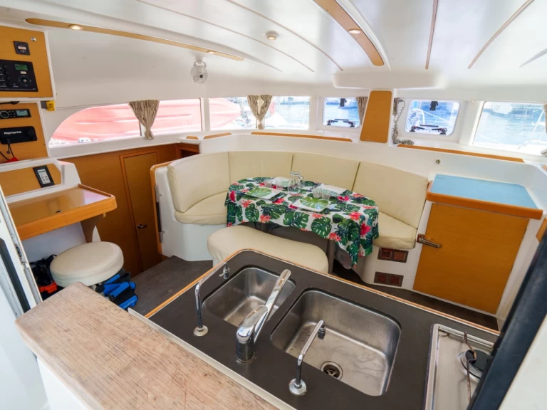 Pronájem lodi Papeete lákavé ceny Lagoon 380 S2