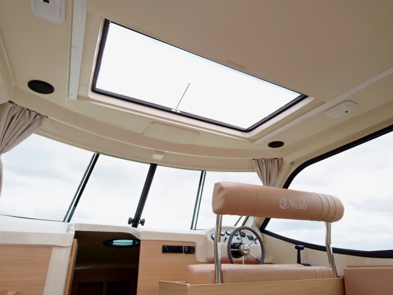 Pronájem Motorová loď v Sablé-sur-Sarthe -Nicols Yacht Confort Couple 2-4 p.