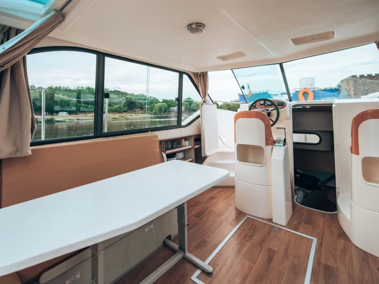 Nicols Yacht Confort Family 4-7 p. jednotlivci a charterové společnosti v Sablé-sur-Sarthe