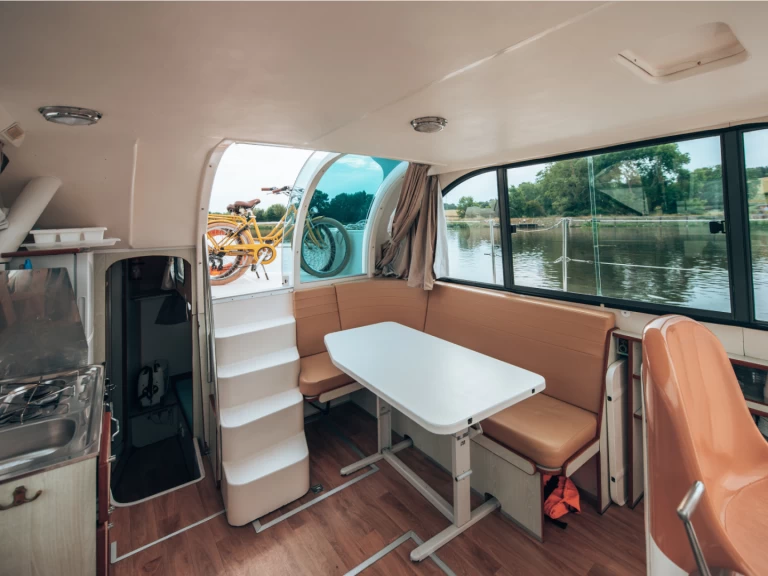 Pronajmout si Nicols Yacht Confort Family 4-7 p. v Sablé-sur-Sarthe