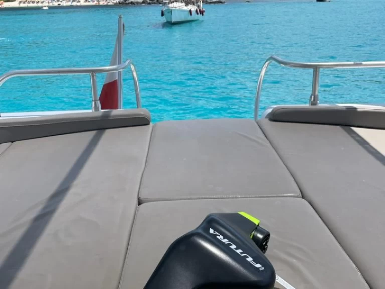 Pronájem lodi  Mangusta 65 v Salerno na Samboatu