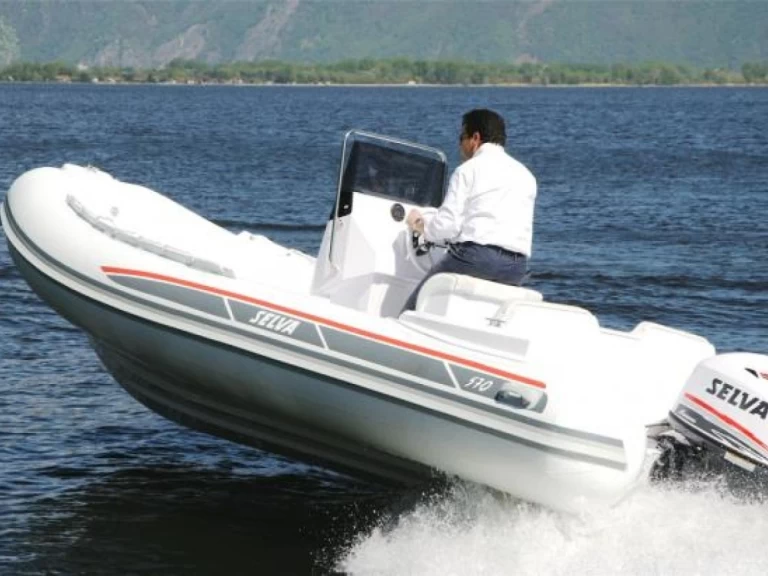 Pronajmout si  Selva 570 v Siracusa