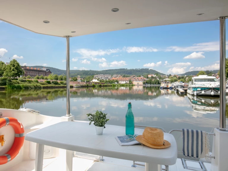 Nicols Yacht Premium Groupe XL 8-12 p. jednotlivci a charterové společnosti v Sablé-sur-Sarthe