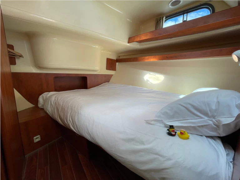 Pronajmout si Nicols Yacht Confort Couple XL 2-4 p. v Grez-Neuville