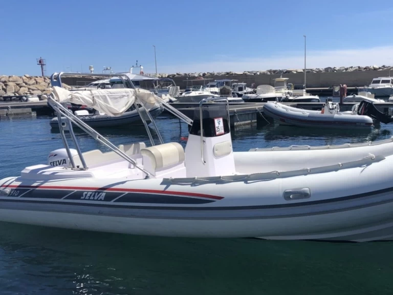 Pronájem Motorová loď  s licencí