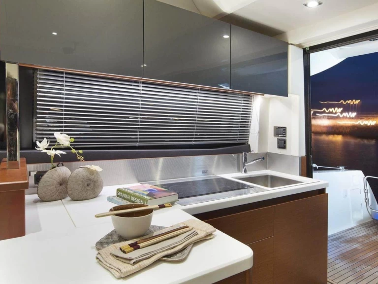 Prestige Prestige 450 Fly jednotlivci a charterové společnosti v Giardini-Naxos