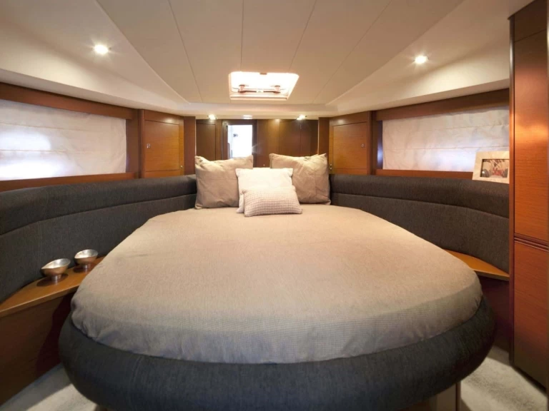 Prestige Prestige 440 S jednotlivci a charterové společnosti v Giardini-Naxos