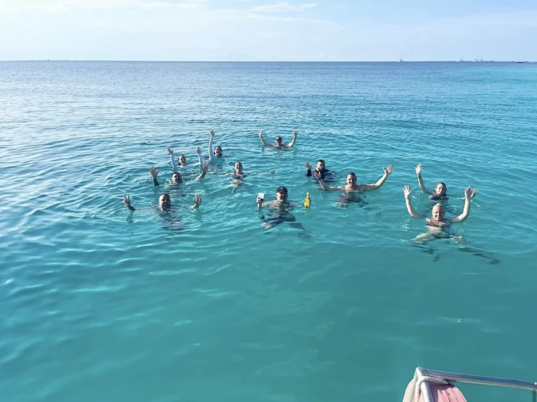 Custom Made Custom made jednotlivci a charterové společnosti v Kendwa