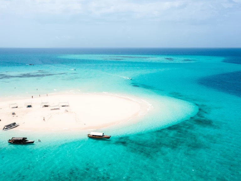 Custom Made Custom made jednotlivci a charterové společnosti v Kendwa