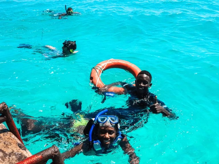 Pronajmout si Custom Made Custom made v Kendwa