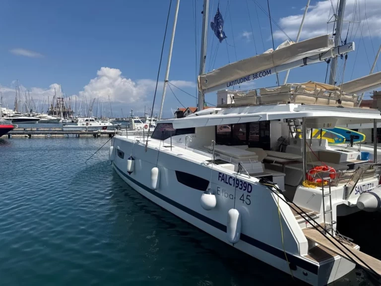 Fountaine Pajot Elba 45 jednotlivci a charterové společnosti v Cagliari