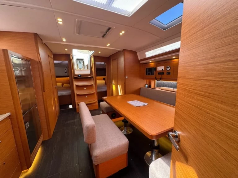 Dufour Dufour 470 jednotlivci a charterové společnosti v Procida