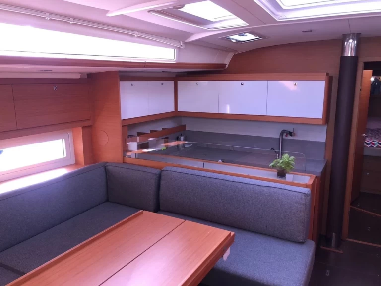 Pronájem lodi Procida lákavé ceny Dufour 530