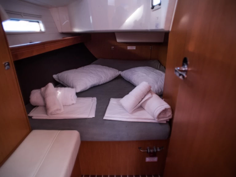 Pronájem lodi Bavaria Cruiser 37 v Nea Peramos na Samboatu