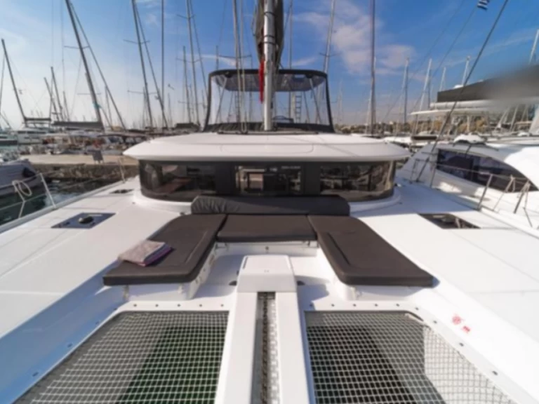 Pronajmout si Lagoon Lagoon 46[G] v Alimos