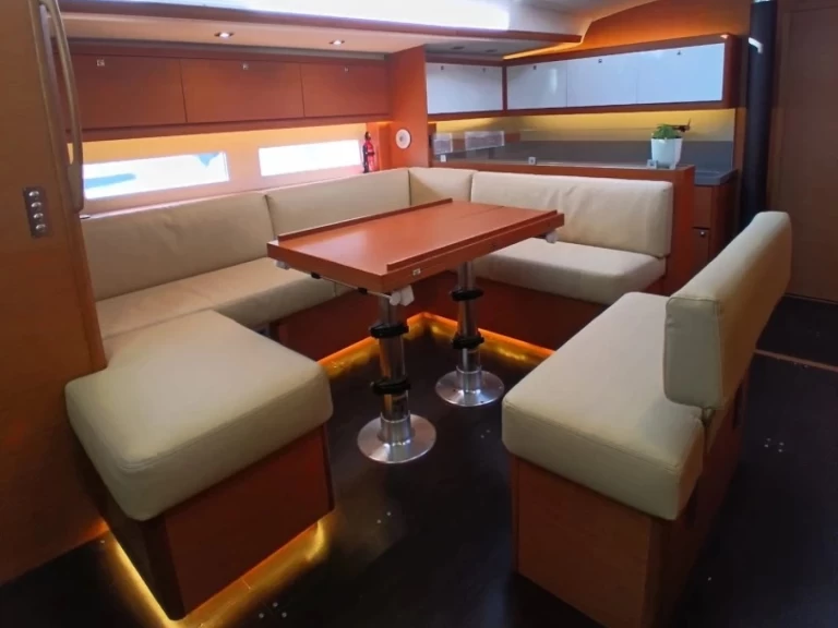 Pronájem lodi Cagliari lákavé ceny Dufour 530