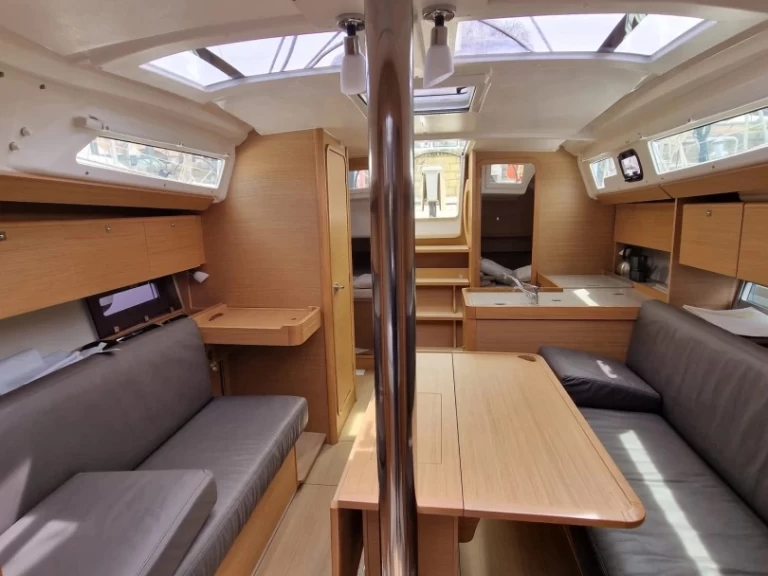 Pronajmout Plachetnice se skipperem či ne Dufour v Cagliari