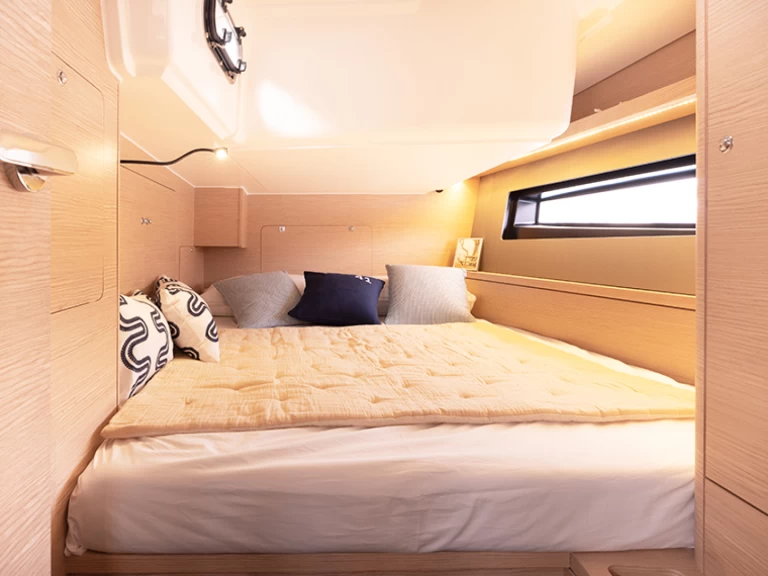 Dufour Dufour 41 jednotlivci a charterové společnosti v Cagliari